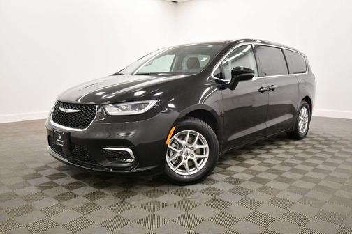 Diamond Black 2024 Chrysler Pacifica Touring L