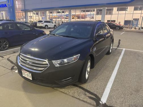 2017 Ford Taurus SEL