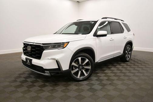 White 2023 Honda Pilot Elite