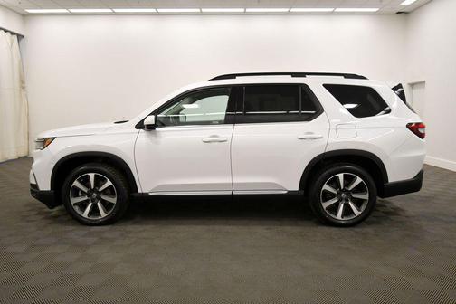 White 2023 Honda Pilot Elite