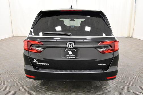 Crystal Black Pearl 2024 Honda Odyssey Sport