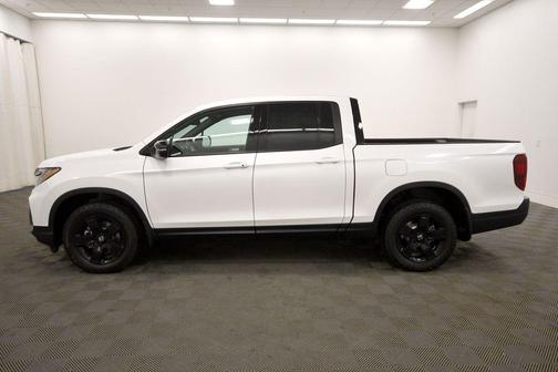 Platinum White Pearl 2026 Honda Ridgeline Black