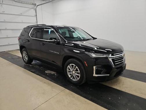 Mosaic Black Metallic 2023 Chevrolet Traverse LT