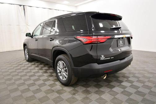 Mosaic Black Metallic 2023 Chevrolet Traverse LT