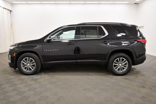 Mosaic Black Metallic 2023 Chevrolet Traverse LT