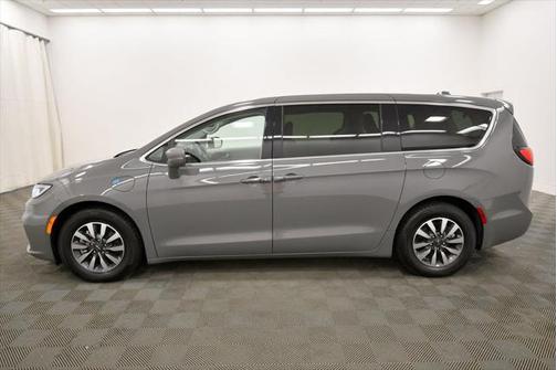 2022 Chrysler Pacifica Hybrid Touring L