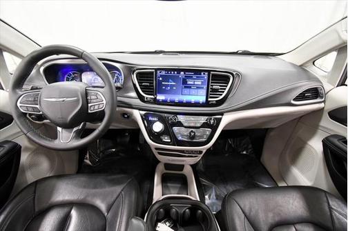 2022 Chrysler Pacifica Hybrid Touring L