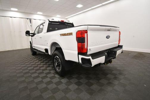 Oxford White 2023 Ford F-250 Lariat