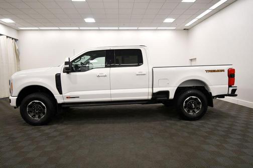 Oxford White 2023 Ford F-250 Lariat
