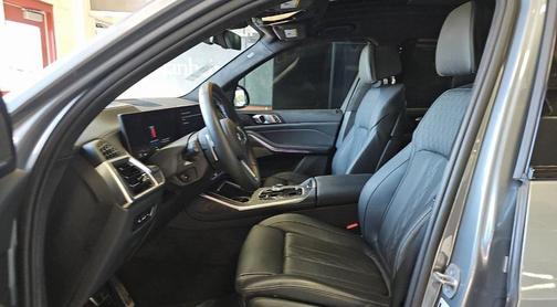 2025 BMW X7 M60i