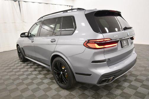 2025 BMW X7 M60i