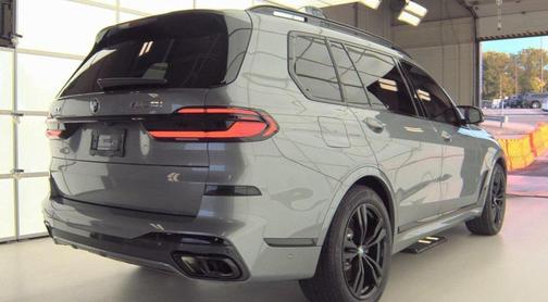 2025 BMW X7 M60i