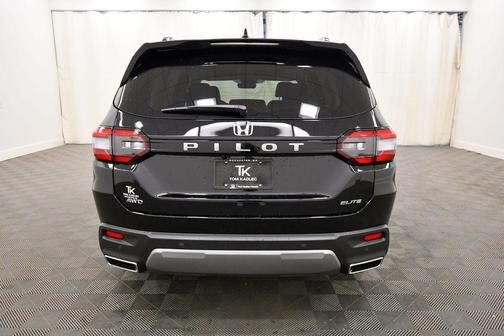 Crystal Black Pearl 2026 Honda Pilot Elite