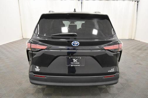 2022 Toyota Sienna LE