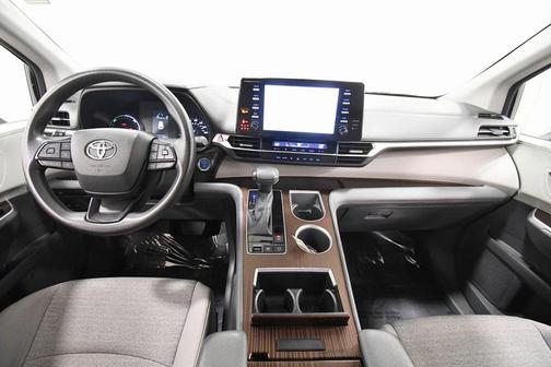 2022 Toyota Sienna LE