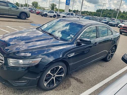 Black 2014 Ford Taurus SEL