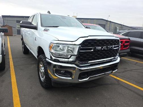 Bright White Clearcoat 2022 RAM 2500 Big Horn