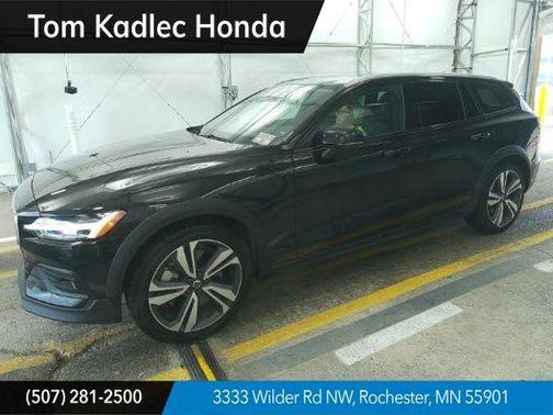 2025 Volvo V60 Cross Country B5 Plus