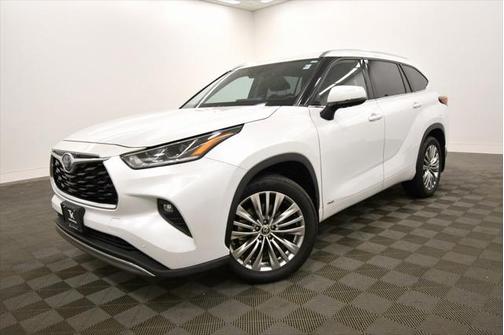 2022 Toyota Highlander Hybrid Platinum