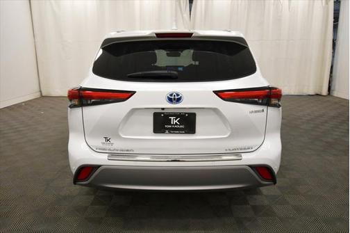 2022 Toyota Highlander Hybrid Platinum