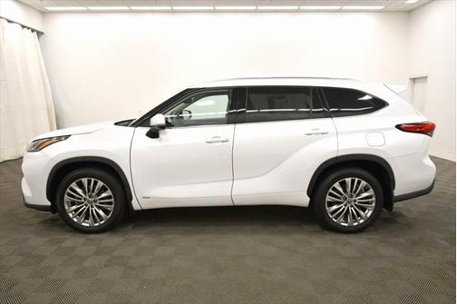 2022 Toyota Highlander Hybrid Platinum