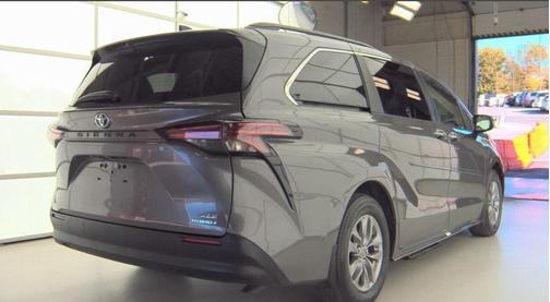 2022 Toyota Sienna XLE 7 Passenger