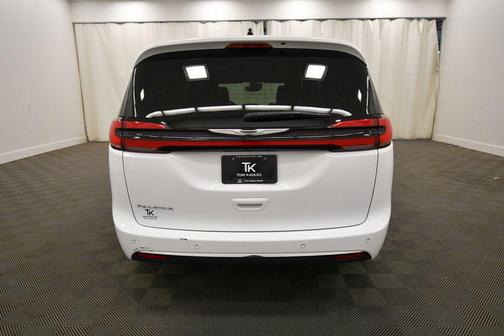 Bright White Clearcoat 2025 Chrysler Pacifica L