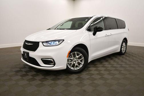 Bright White Clearcoat 2025 Chrysler Pacifica L