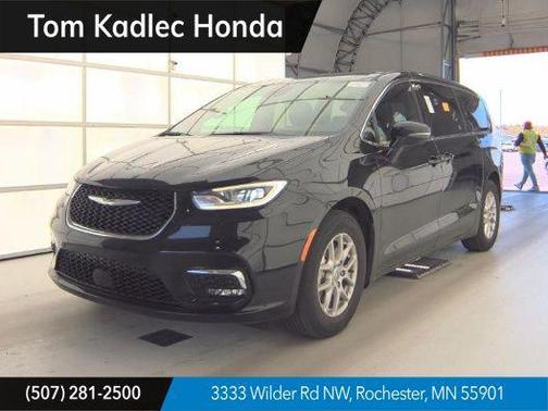 Bright White Clearcoat 2025 Chrysler Pacifica L