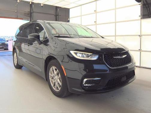 Bright White Clearcoat 2025 Chrysler Pacifica L