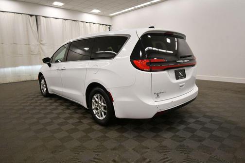 Bright White Clearcoat 2025 Chrysler Pacifica L