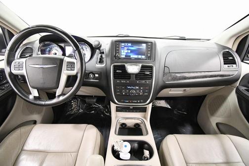 2015 Chrysler Town & Country Limited Platinum