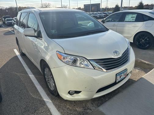 2017 Toyota Sienna XLE Premium
