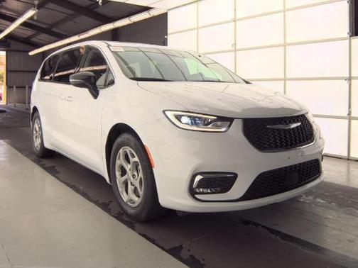 Bright White Clearcoat 2024 Chrysler Pacifica Limited