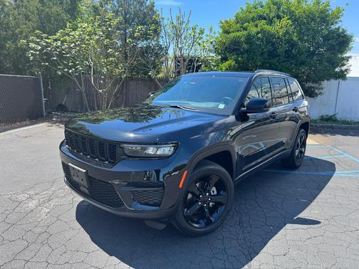 2023 Jeep Grand Cherokee Altitude