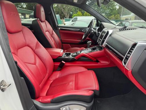 2016 Porsche Cayenne GTS