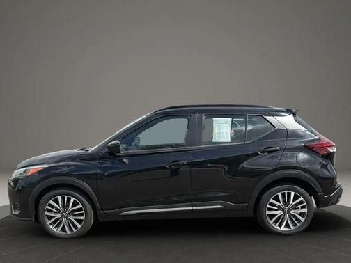 Super Black 2024 Nissan Kicks SR