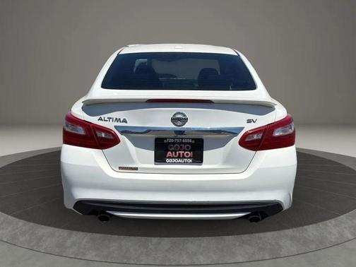 White 2018 Nissan Altima 2.5 SV