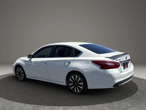 White 2018 Nissan Altima 2.5 SV