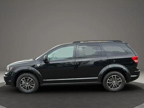 Pitch Black Clearcoat 2018 Dodge Journey SE