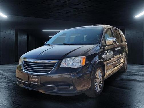 Photo 4 of 27 of 2013 Chrysler Town & Country Touring-L
