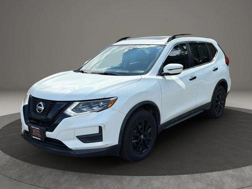 White 2017 Nissan Rogue SV