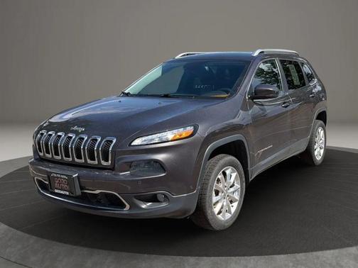 Brilliant Black Crystal Pearlcoat 2014 Jeep Cherokee Sport