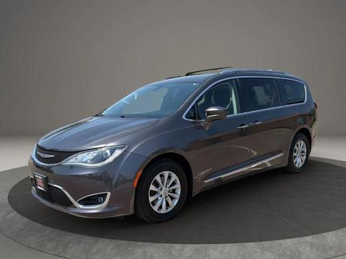 Granite Crystal Metallic Clearcoat 2018 Chrysler Pacifica Touring-L