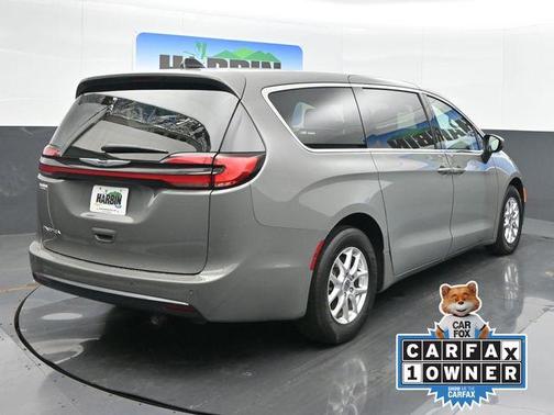 2023 Chrysler Pacifica Touring-L