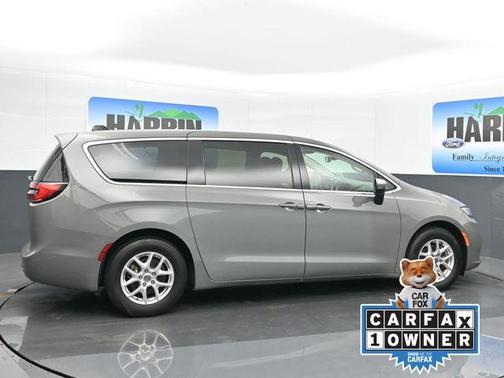 2023 Chrysler Pacifica Touring-L