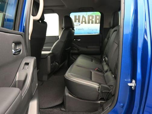 2024 Nissan Frontier SL