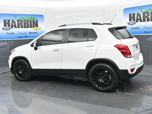 Summit White 2022 Chevrolet Trax LT