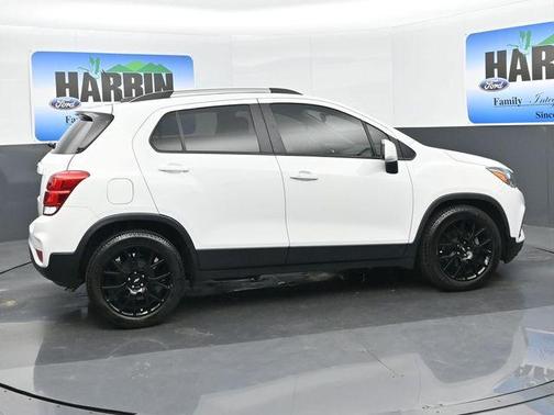 Summit White 2022 Chevrolet Trax LT
