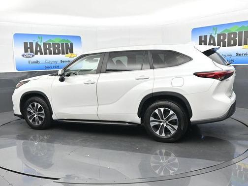 Pearl 2023 Toyota Highlander XLE